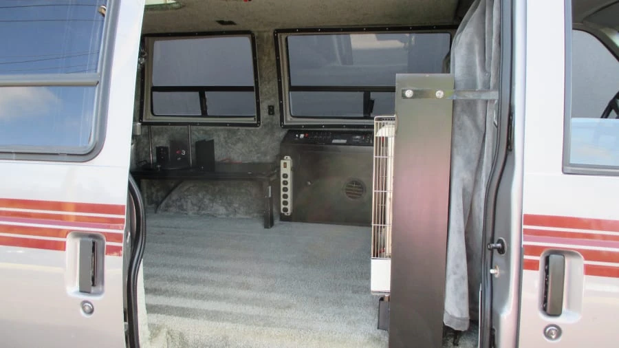 1992 Chevrolet Astro - Image 9 of 20
