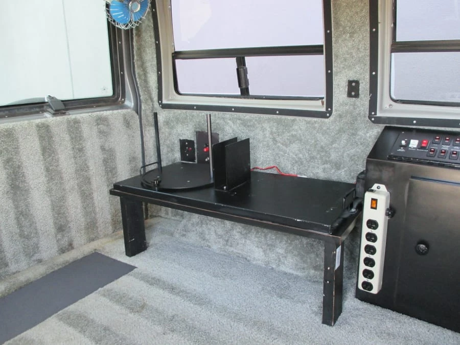 1992 Chevrolet Astro - Image 17 of 20