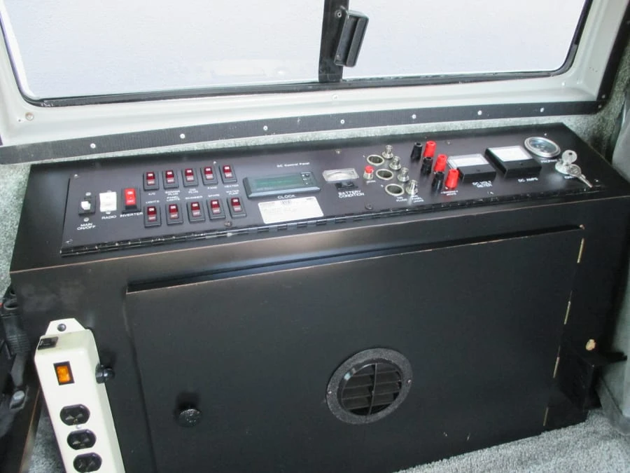 1992 Chevrolet Astro - Image 18 of 20