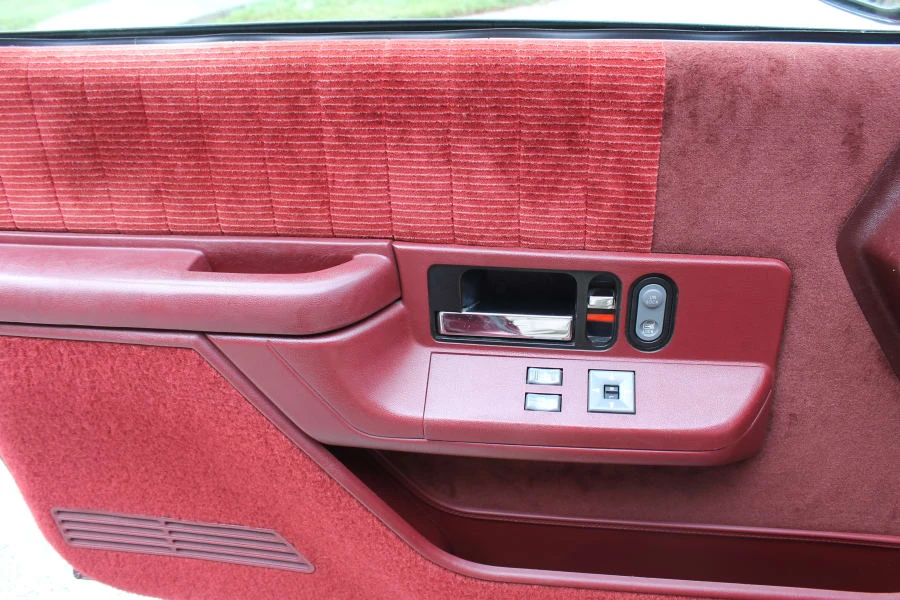 1992 Chevrolet Blazer - Image 8 of 11