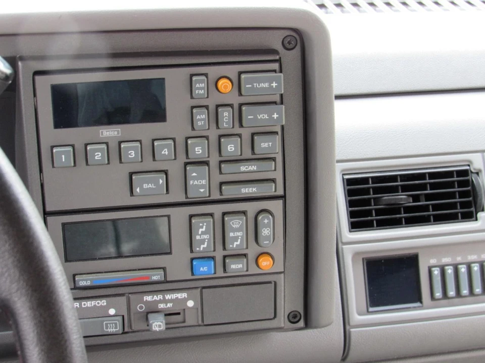 1992 Chevrolet K5 Blazer 3rd Gen - Image 21 of 31