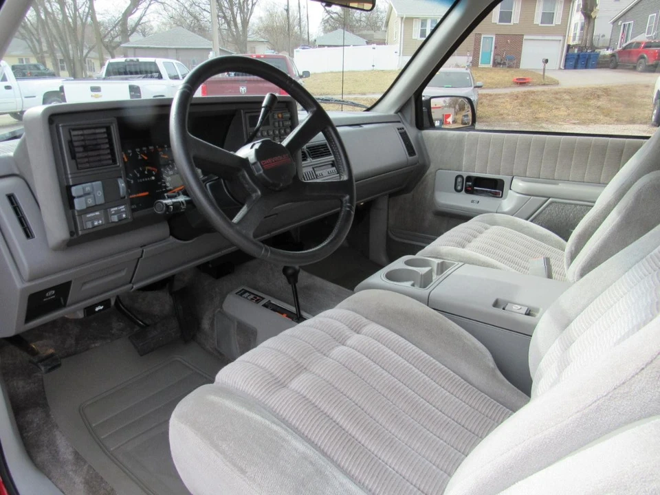 1992 Chevrolet K5 Blazer 3rd Gen - Image 4 of 31
