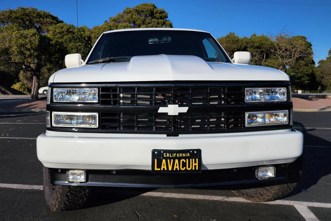 1992 Chevrolet K5 Blazer 3rd Gen - Image 2 of 31