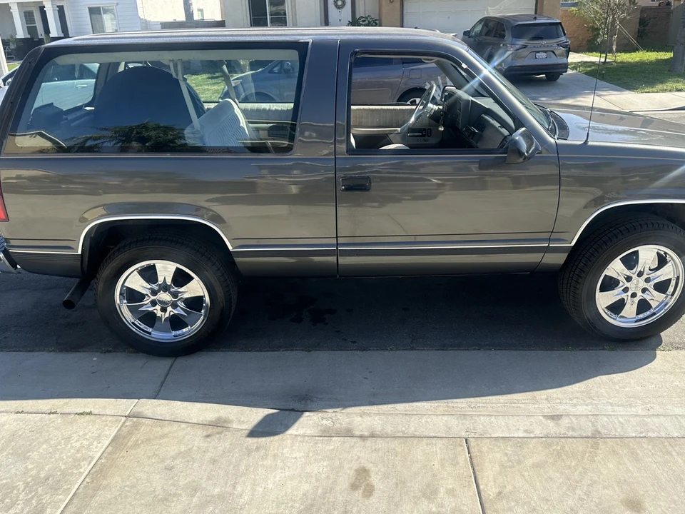 1992 Chevrolet K5 Blazer 3rd Gen - Image 2 of 19