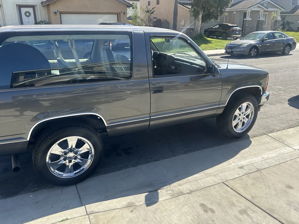 1992 Chevrolet K5 Blazer 3rd Gen - Image 12 of 19