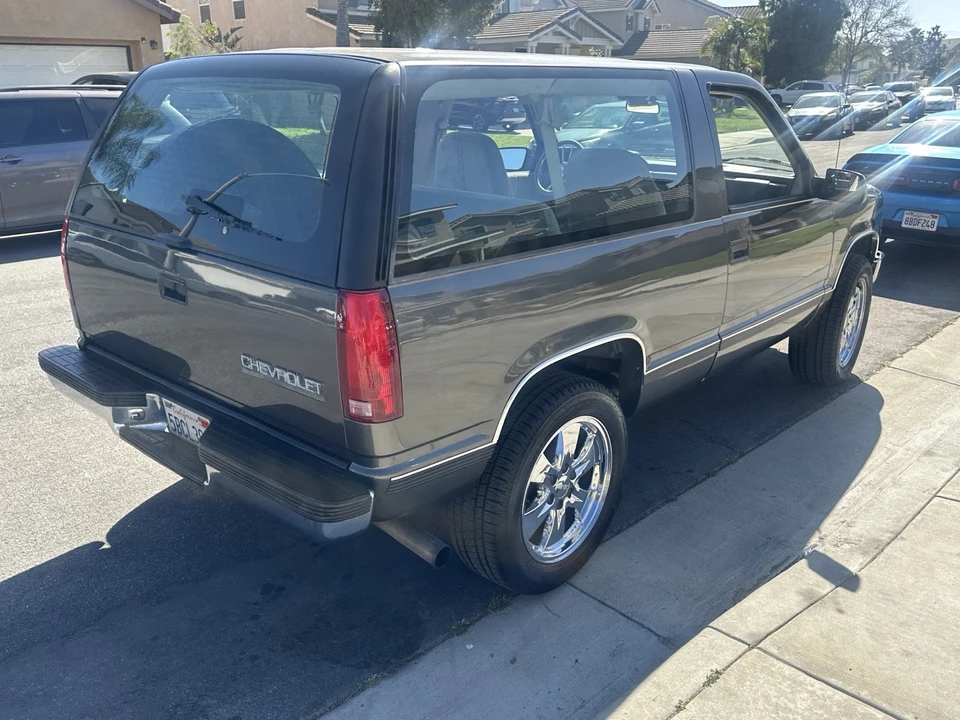 1992 Chevrolet K5 Blazer 3rd Gen - Image 3 of 19