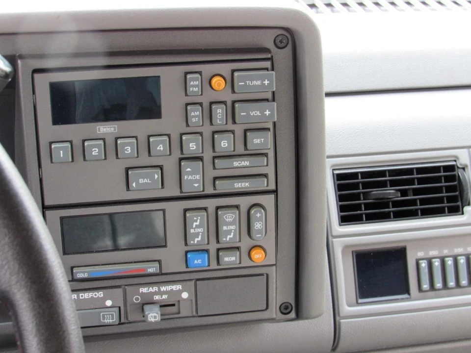1992 Chevrolet K5 Blazer 3rd Gen - Image 20 of 21