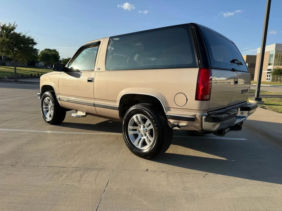 1992 Chevrolet K5 Blazer 3rd Gen - Image 2 of 9