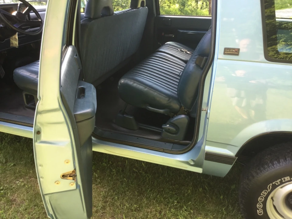 1992 Chevrolet Suburban 8th Gen - Image 25 of 31