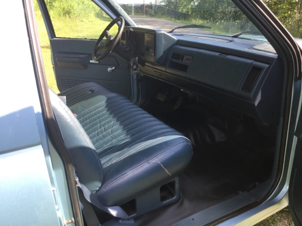 1992 Chevrolet Suburban 8th Gen - Image 24 of 31
