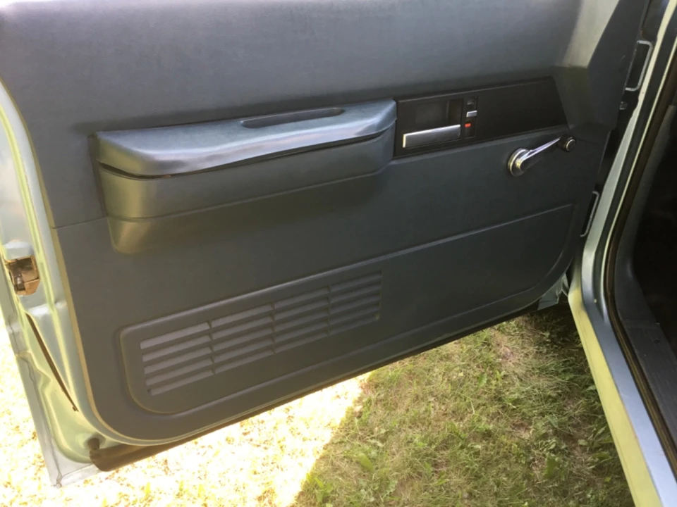 1992 Chevrolet Suburban 8th Gen - Image 27 of 31