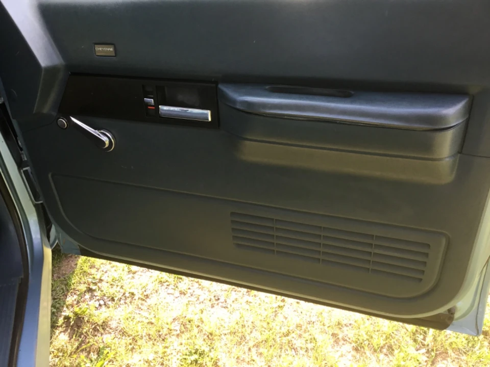 1992 Chevrolet Suburban 8th Gen - Image 20 of 31