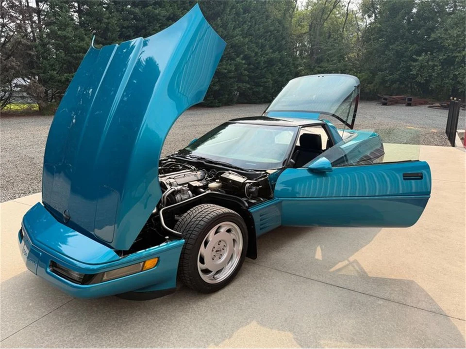 1992 Chevrolet Corvette C4 - Image 23 of 31