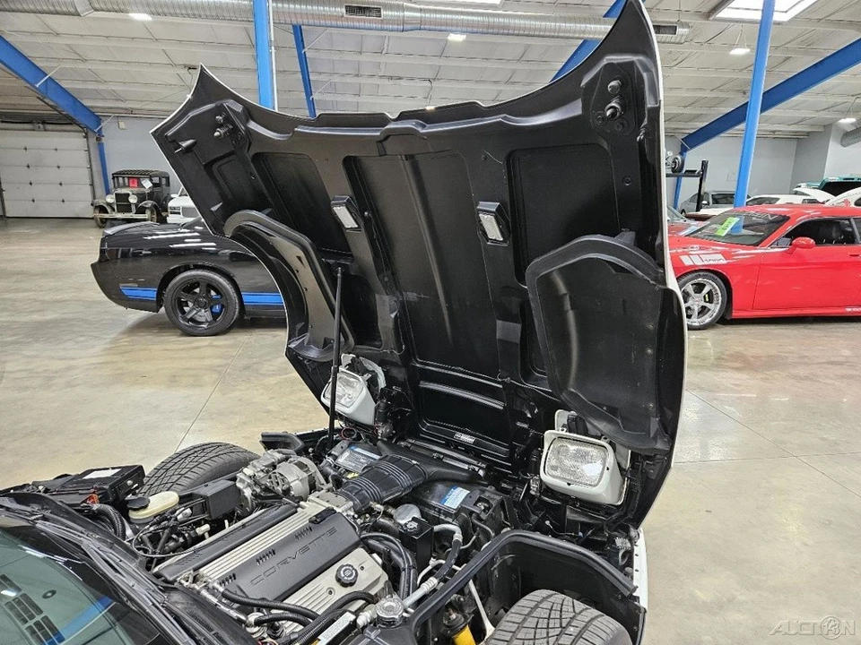 1992 Chevrolet Corvette C4 - Image 16 of 23