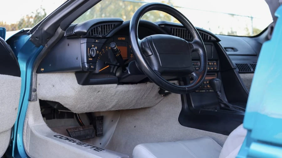 1992 Chevrolet Corvette C4 - Image 24 of 31