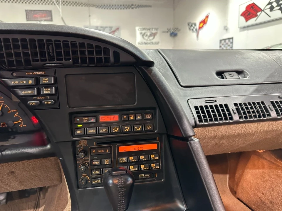 1992 Chevrolet Corvette C4 - Image 17 of 21