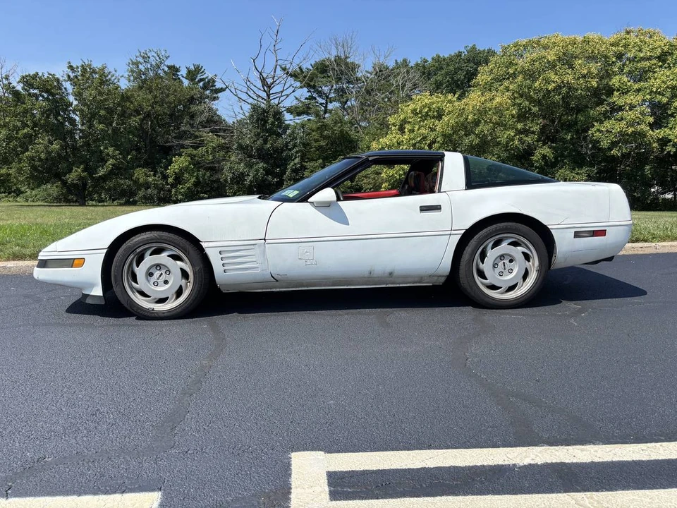 1992 Chevrolet Corvette C4 - Image 13 of 19