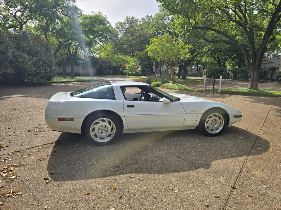 1992 Chevrolet Corvette C4 ZR1 - Image 12 of 31
