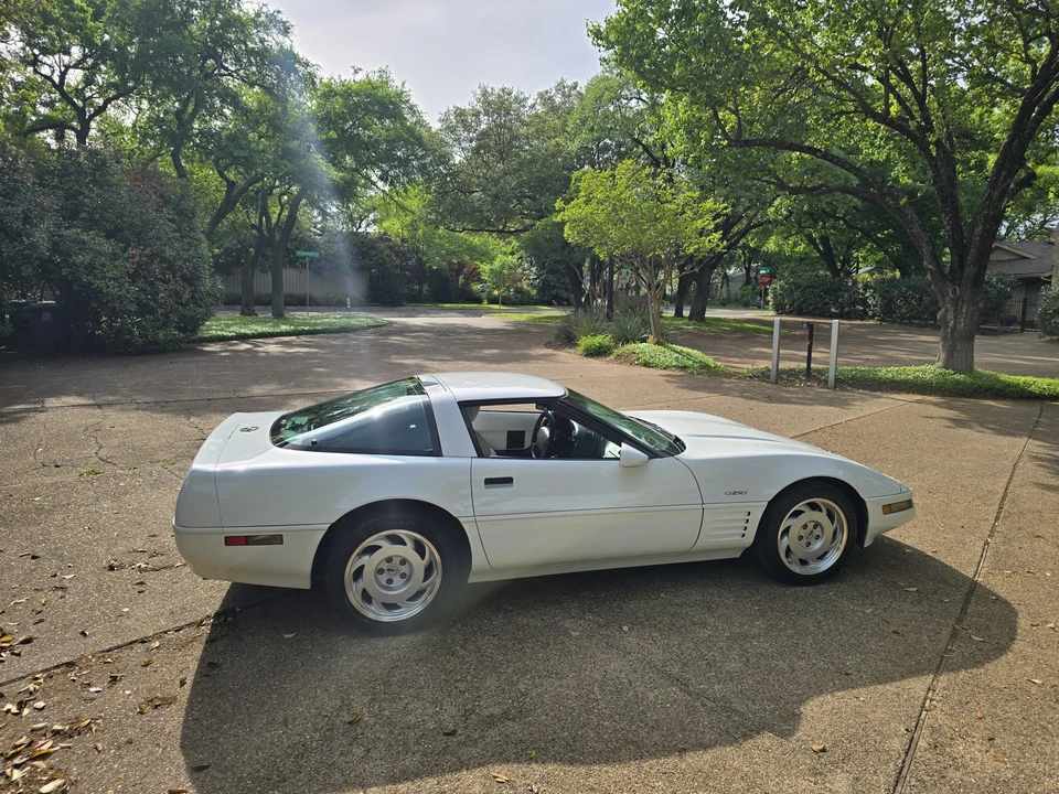 1992 Chevrolet Corvette C4 ZR1 - Image 13 of 31