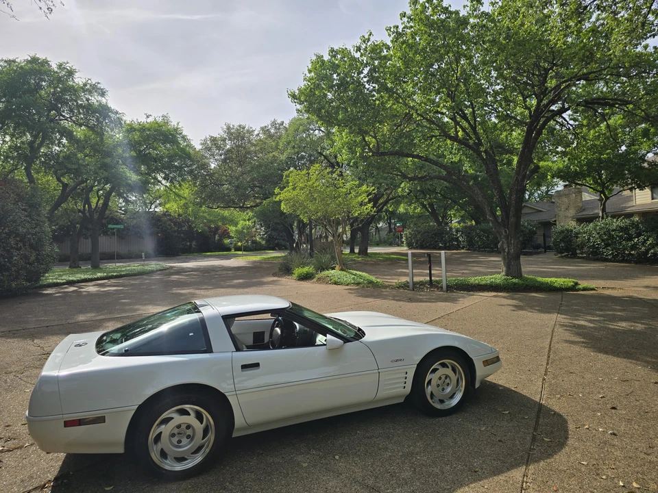 1992 Chevrolet Corvette C4 ZR1 - Image 15 of 31