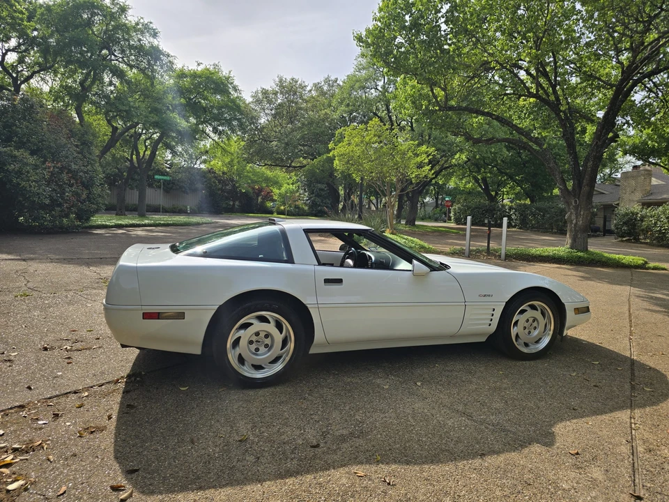 1992 Chevrolet Corvette C4 ZR1 - Image 16 of 31