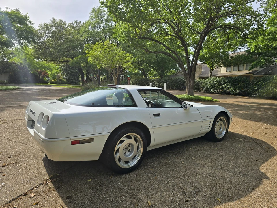1992 Chevrolet Corvette C4 ZR1 - Image 18 of 31