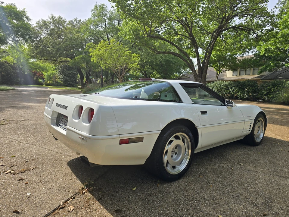 1992 Chevrolet Corvette C4 ZR1 - Image 19 of 31