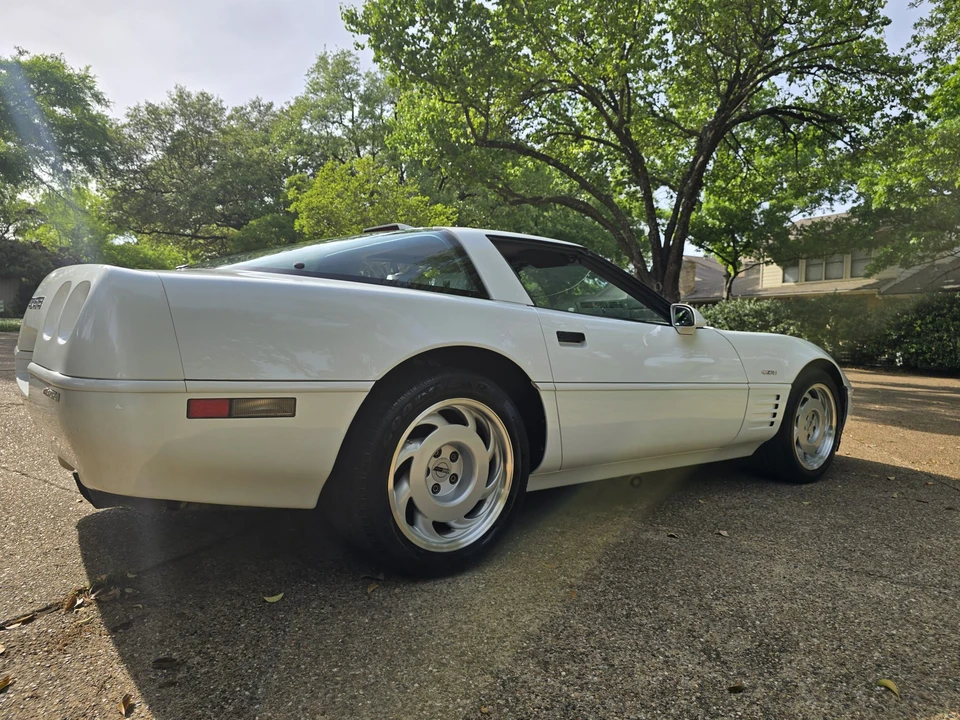 1992 Chevrolet Corvette C4 ZR1 - Image 17 of 31