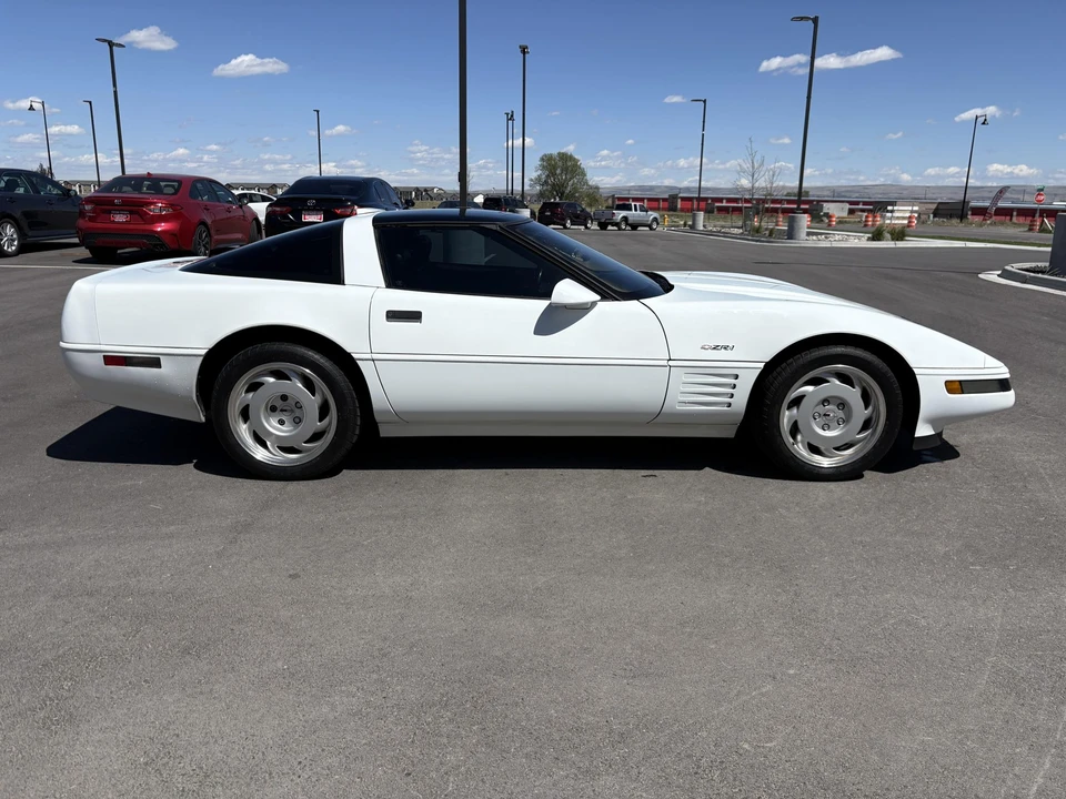 1992 Chevrolet - Image 5 of 31
