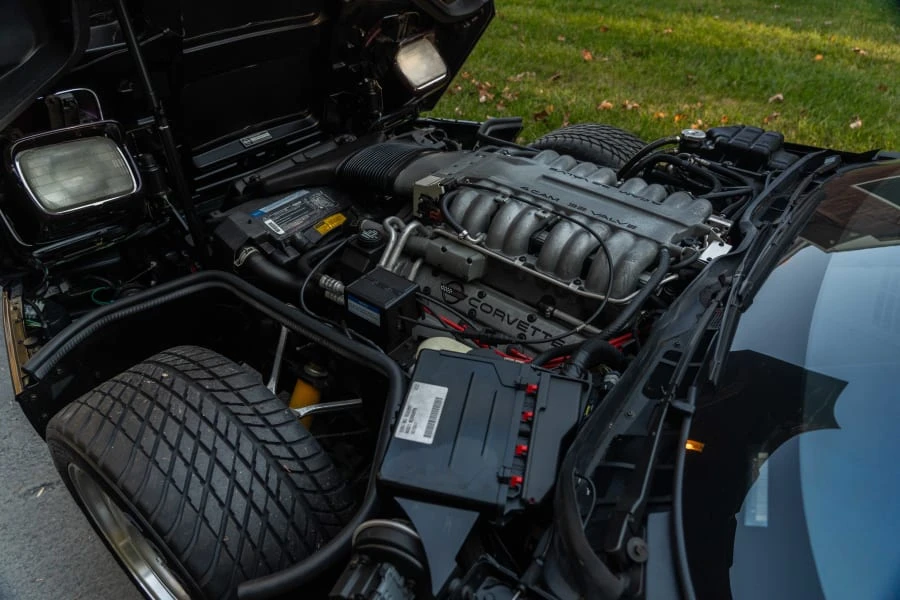 1992 Chevrolet Corvette C4 ZR1 - Image 17 of 18