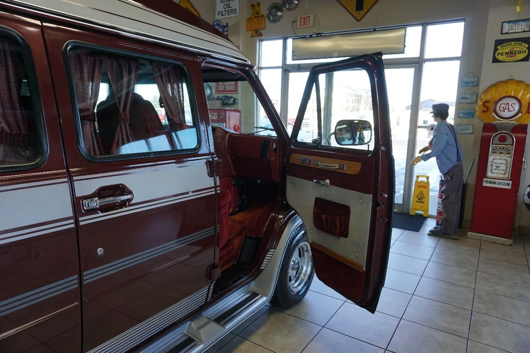 1992 Chevrolet G-Series Van - Image 20 of 21