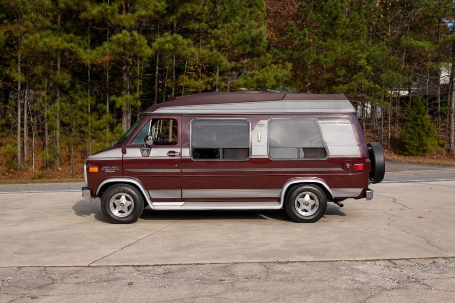 1992 Chevrolet G-Series Van - Image 2 of 31