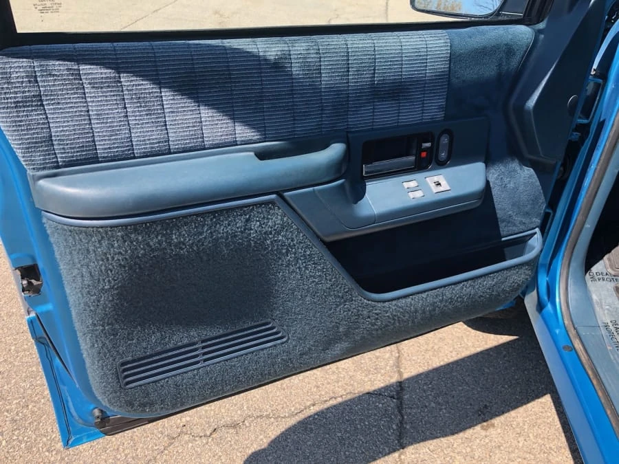 1992 Chevrolet K5 Blazer 3rd Gen - Image 6 of 11