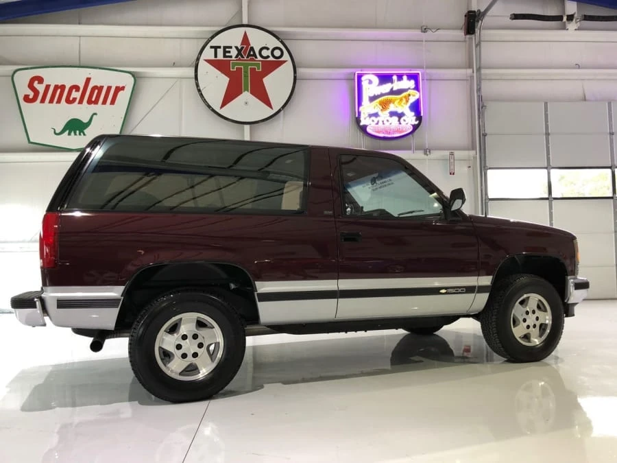 1992 Chevrolet K5 Blazer 3rd Gen - Image 2 of 12
