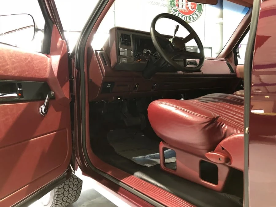 1992 Chevrolet K5 Blazer 3rd Gen - Image 5 of 12