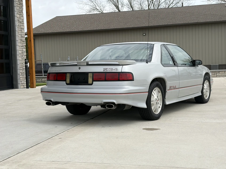 1992 Chevrolet Lumina - Image 9 of 31
