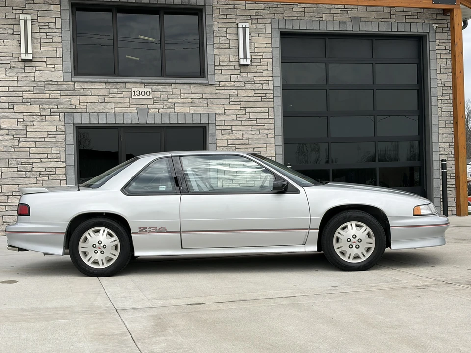 1992 Chevrolet Lumina - Image 12 of 31