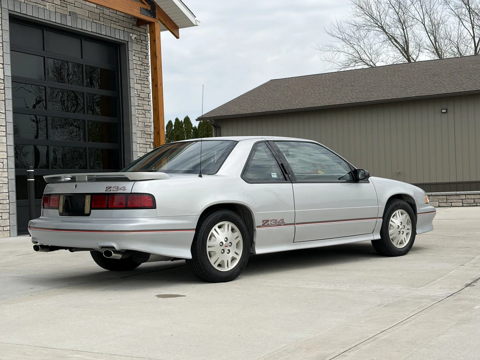 1992 Chevrolet Lumina - Image 10 of 31