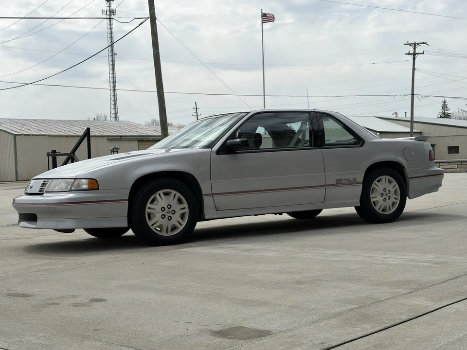 1992 Chevrolet Lumina - Image 4 of 31