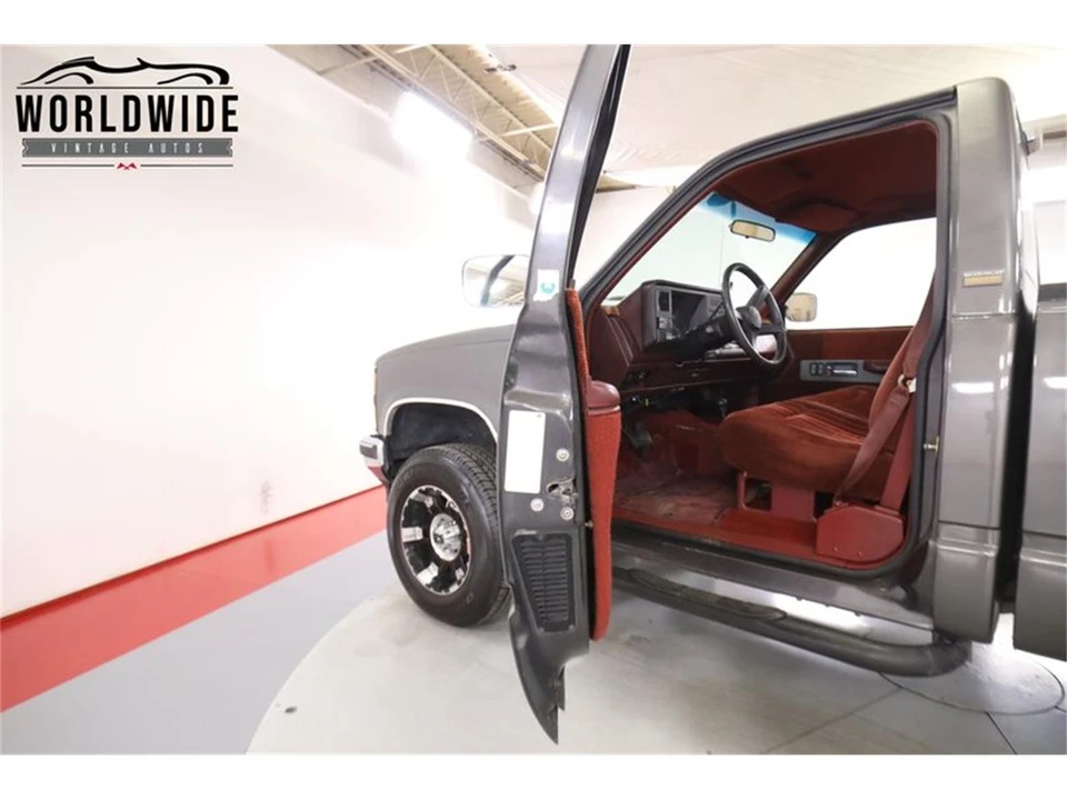 1992 Chevrolet C/K 4th Gen - Image 21 of 31