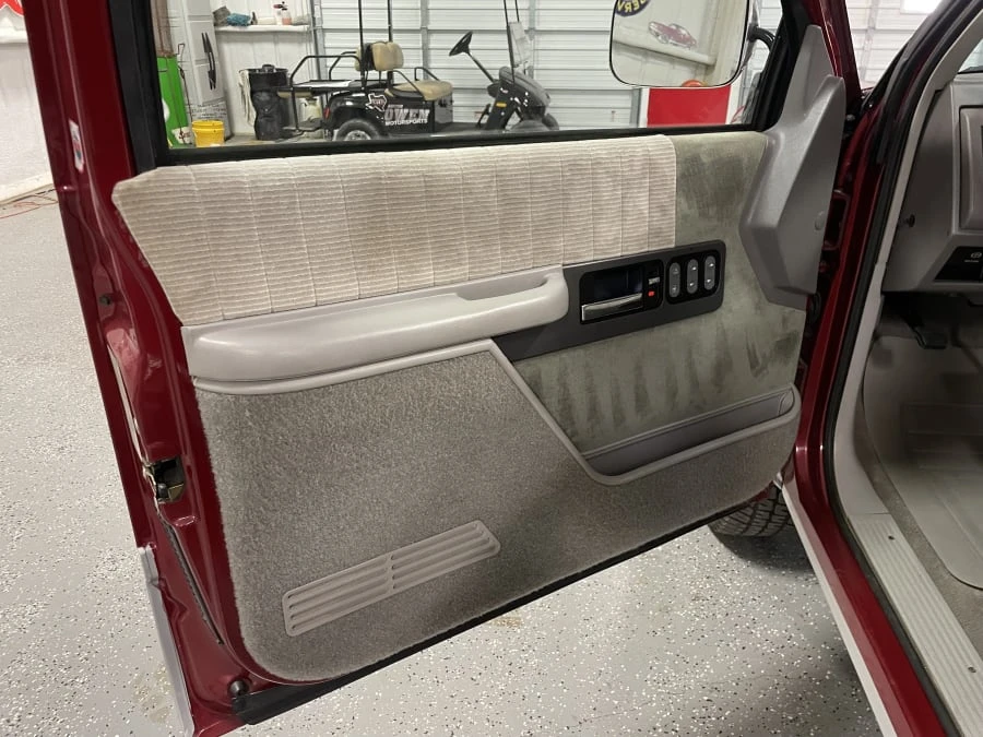 1992 Chevrolet Silverado - Image 13 of 23