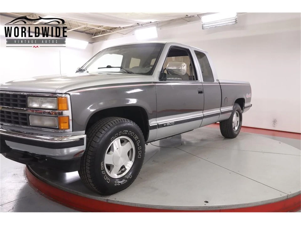 1992 Chevrolet Silverado - Image 13 of 31