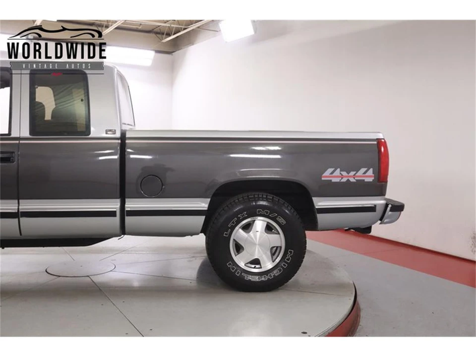 1992 Chevrolet Silverado - Image 10 of 31