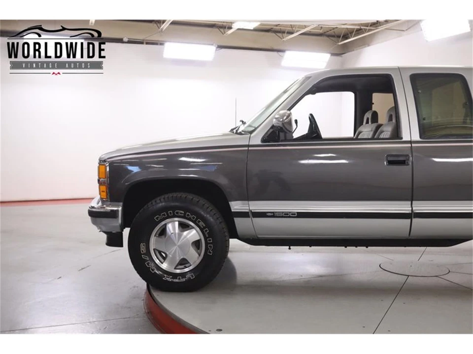 1992 Chevrolet Silverado - Image 7 of 31