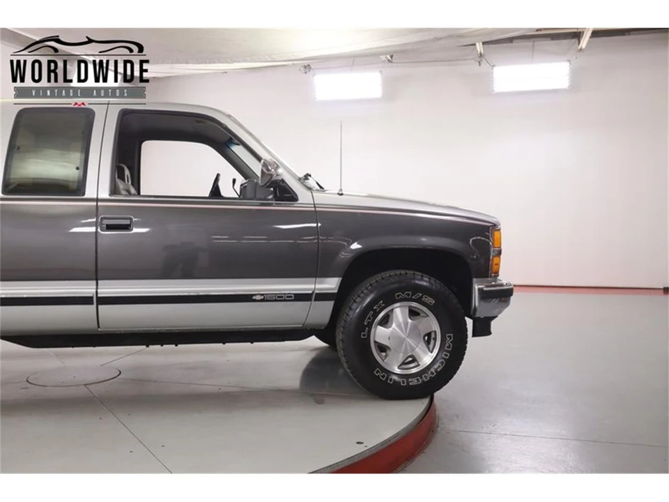 1992 Chevrolet Silverado - Image 8 of 31