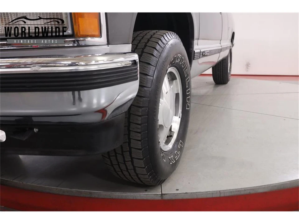1992 Chevrolet Silverado - Image 11 of 31