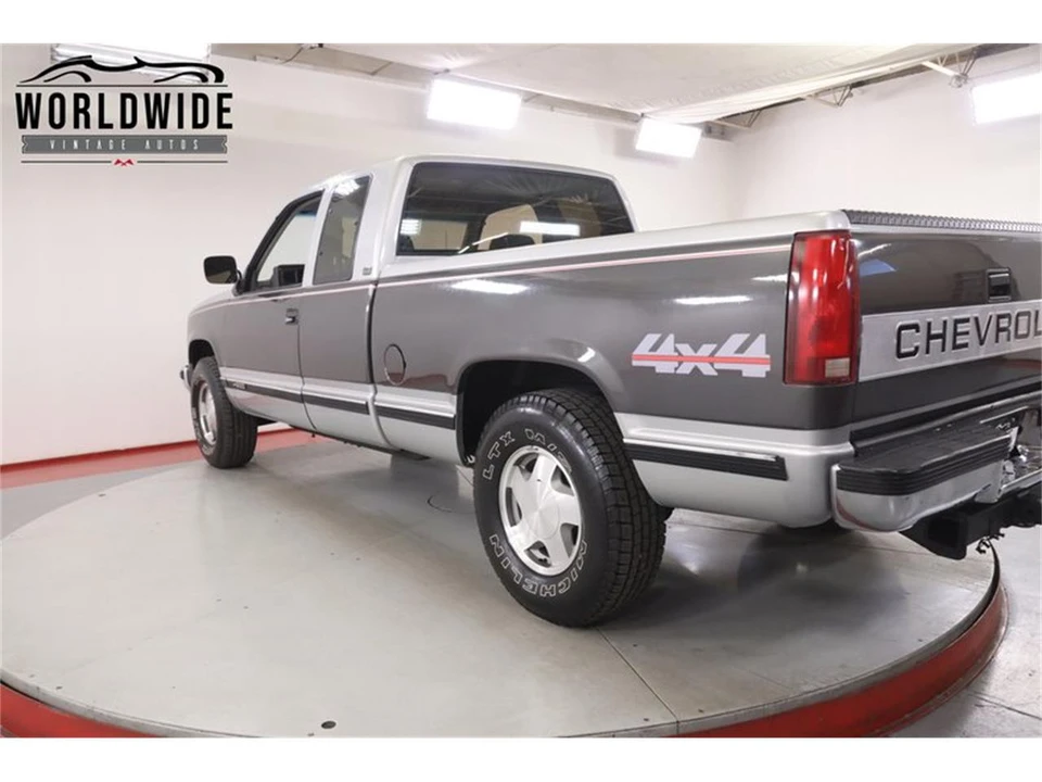 1992 Chevrolet Silverado - Image 20 of 31