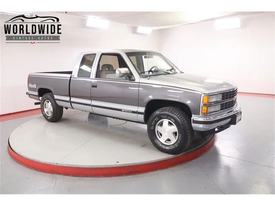 1992 Chevrolet Silverado - Image 2 of 31