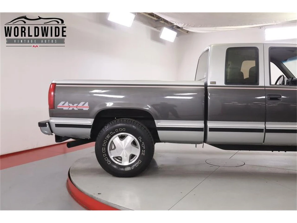 1992 Chevrolet Silverado - Image 9 of 31