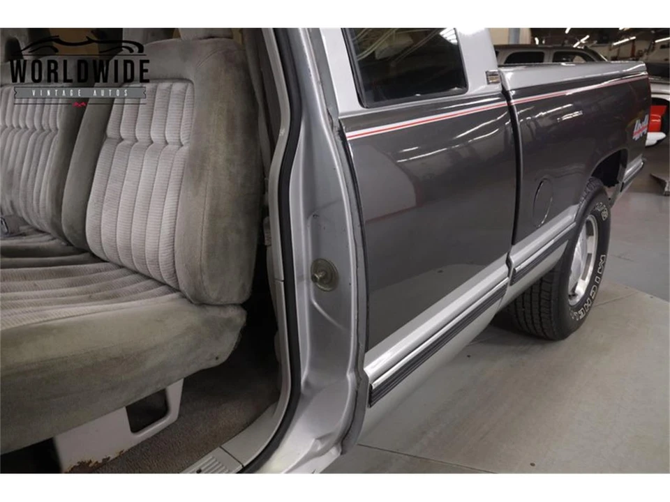 1992 Chevrolet Silverado - Image 24 of 31
